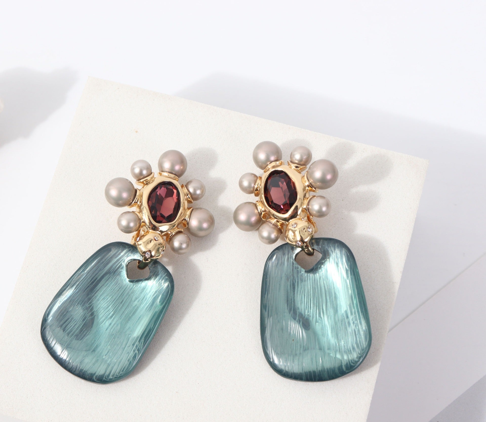 Pearl organic glass ear clip