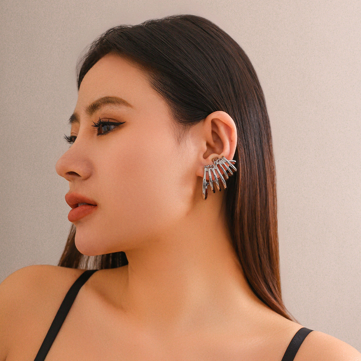 Hollow out circular geometric earrings, sweet and cool ear clip, fan-shaped iron ring ear clip