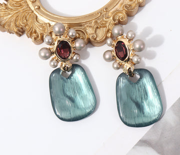 Pearl organic glass ear clip